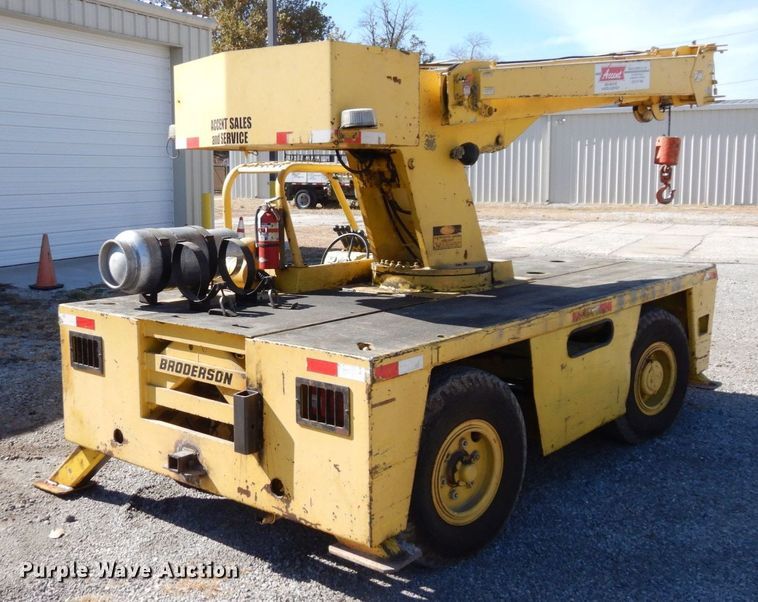 image for item DS1495 Broderson IC-80-2D  crane