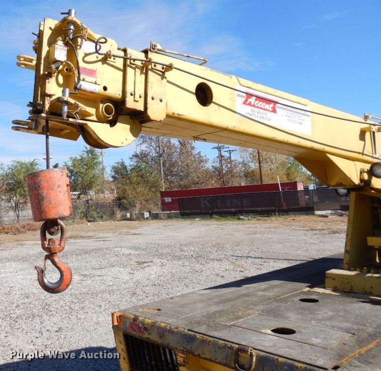 image for item DS1495 Broderson IC-80-2D  crane