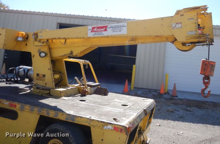 image for item DS1495 Broderson IC-80-2D  crane