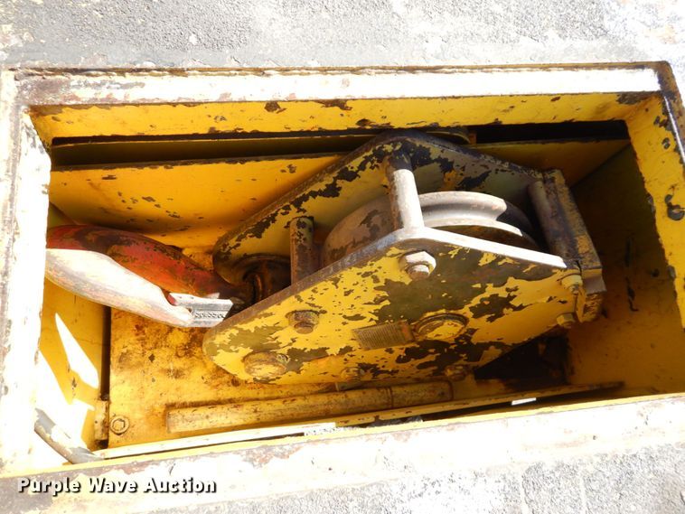 image for item DS1495 Broderson IC-80-2D  crane