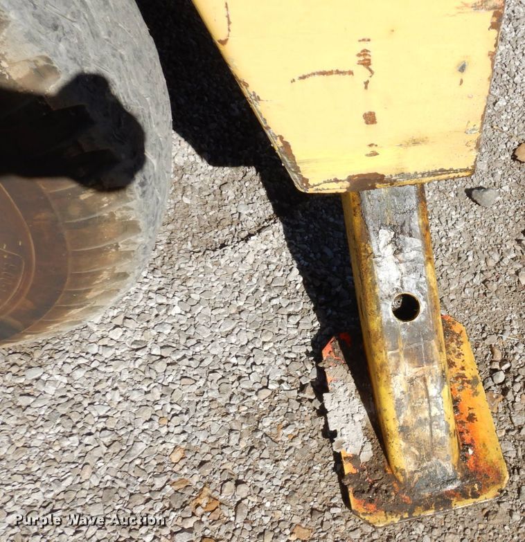 image for item DS1495 Broderson IC-80-2D  crane