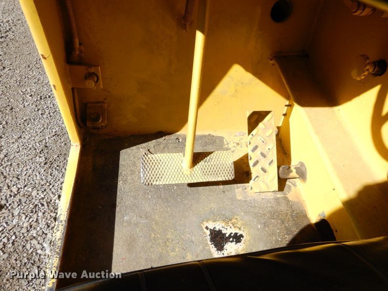 image for item DS1495 Broderson IC-80-2D  crane