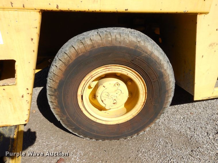 image for item DS1495 Broderson IC-80-2D  crane