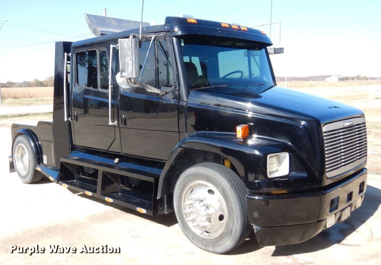 image for item DS1503 2002 Freightliner Business Class FL60  flatbed truck