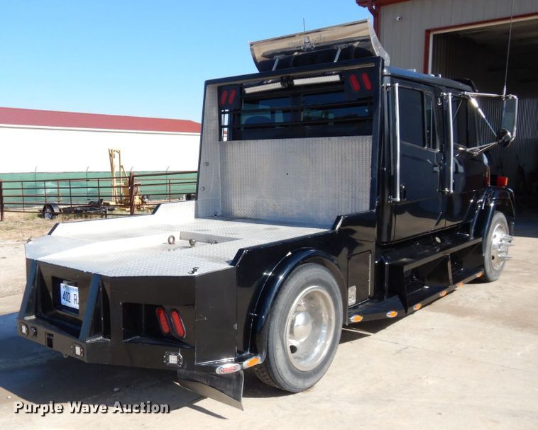 image for item DS1503 2002 Freightliner Business Class FL60  flatbed truck