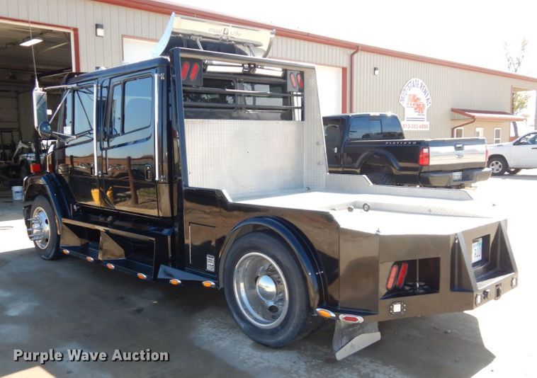 image for item DS1503 2002 Freightliner Business Class FL60  flatbed truck