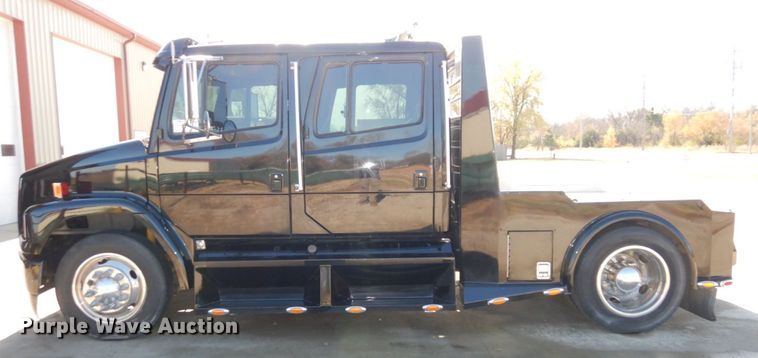 image for item DS1503 2002 Freightliner Business Class FL60  flatbed truck