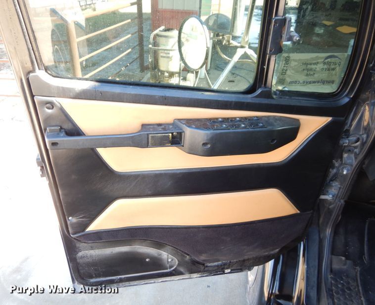 image for item DS1503 2002 Freightliner Business Class FL60  flatbed truck