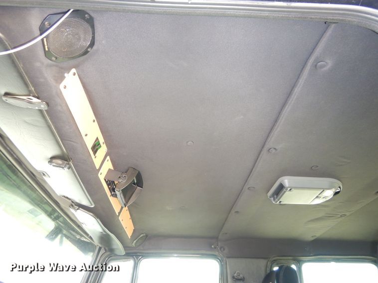 image for item DS1503 2002 Freightliner Business Class FL60  flatbed truck