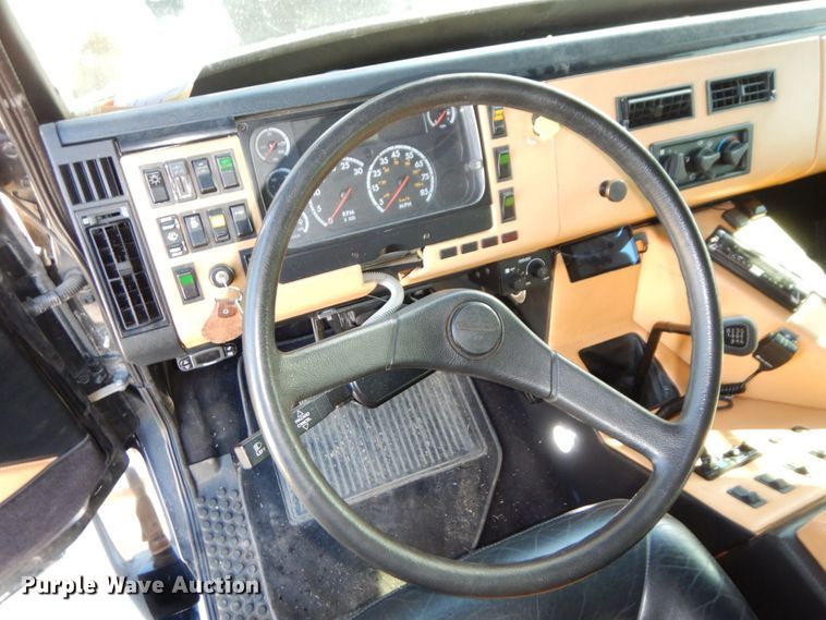 image for item DS1503 2002 Freightliner Business Class FL60  flatbed truck