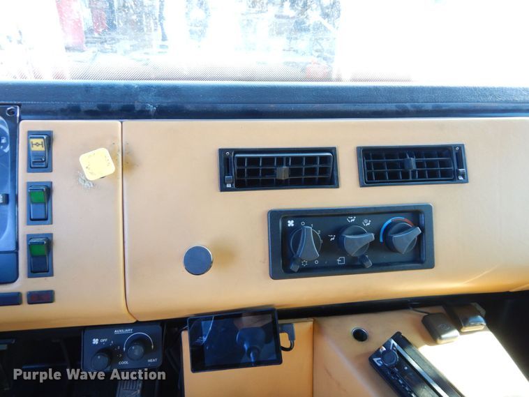 image for item DS1503 2002 Freightliner Business Class FL60  flatbed truck