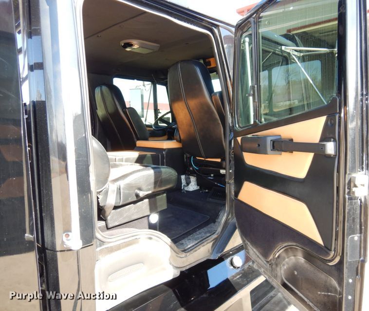 image for item DS1503 2002 Freightliner Business Class FL60  flatbed truck