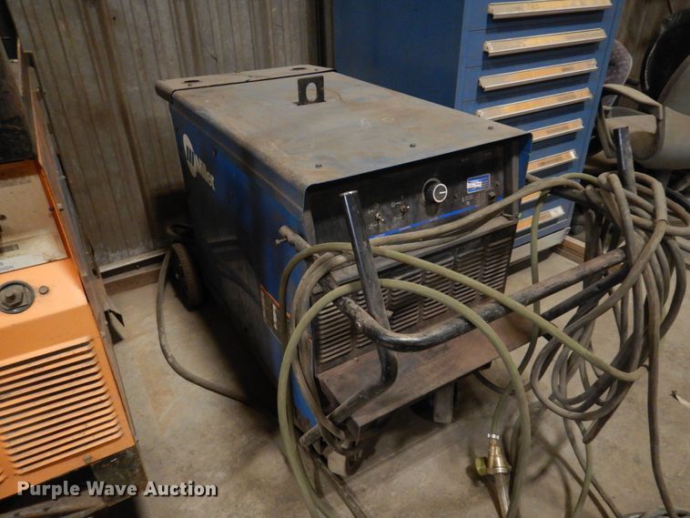 image for item HF9412 Miller Deltaweld 652  welder