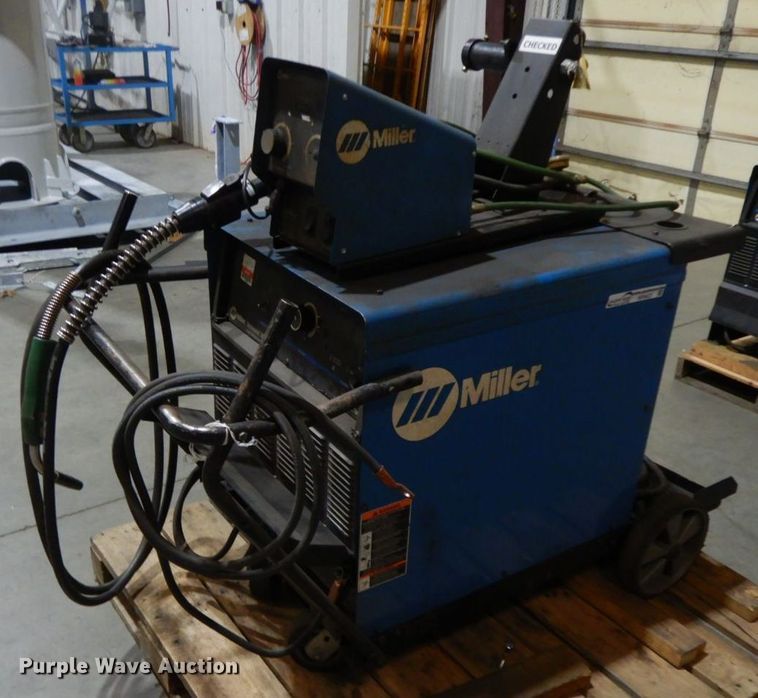 Miller Deltaweld 302 welder in Nowata, OK Item HF9427 sold Purple Wave