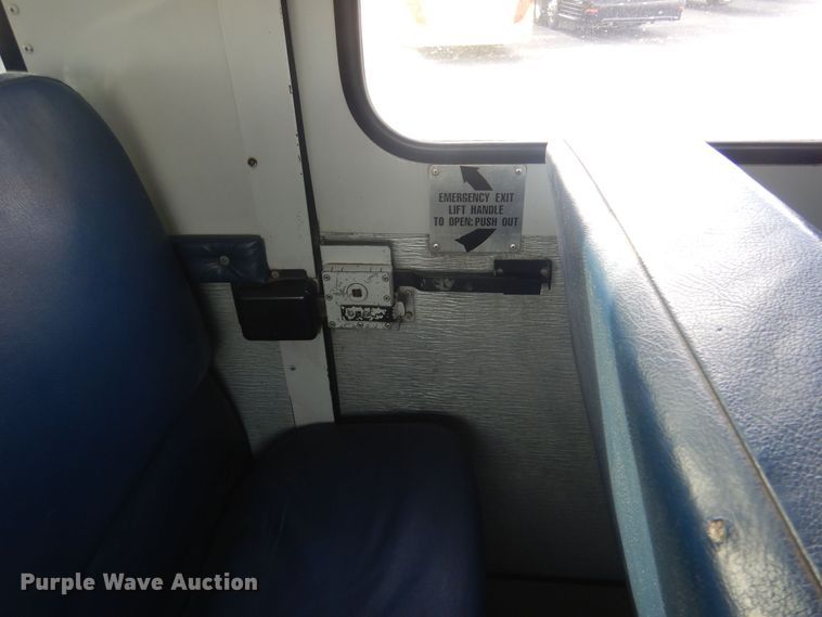 image for item HQ9524 2000 Thomas Built Saf-T-Liner  school bus