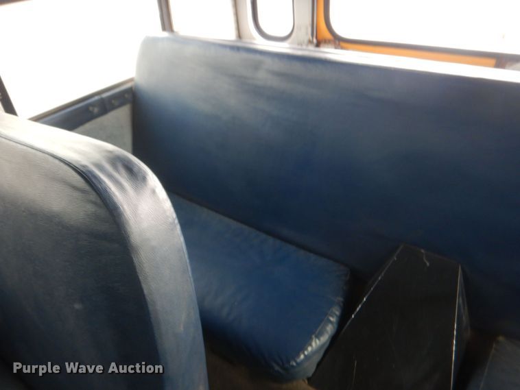 image for item HQ9524 2000 Thomas Built Saf-T-Liner  school bus