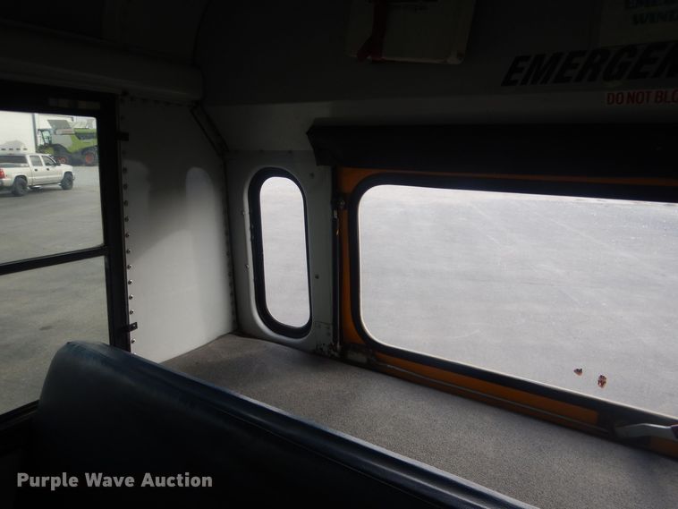 image for item HQ9524 2000 Thomas Built Saf-T-Liner  school bus