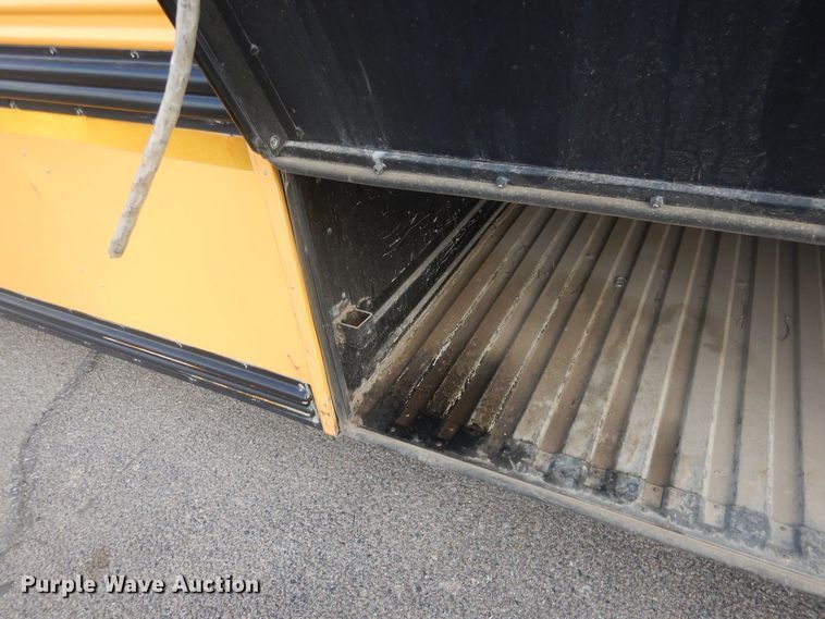 image for item HQ9524 2000 Thomas Built Saf-T-Liner  school bus