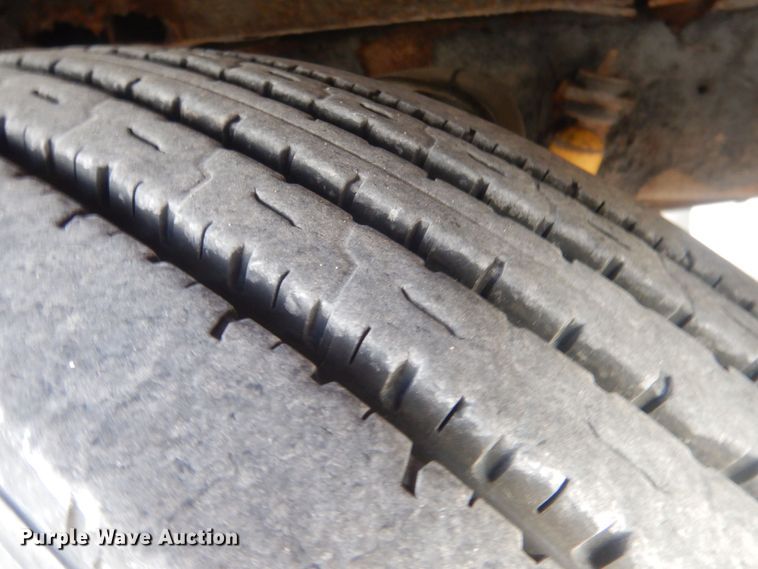 image for item HQ9524 2000 Thomas Built Saf-T-Liner  school bus