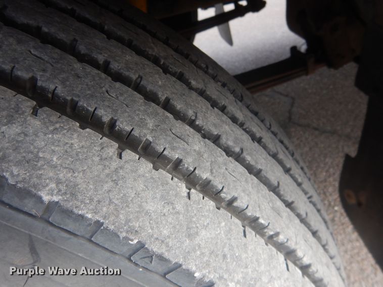 image for item HQ9524 2000 Thomas Built Saf-T-Liner  school bus