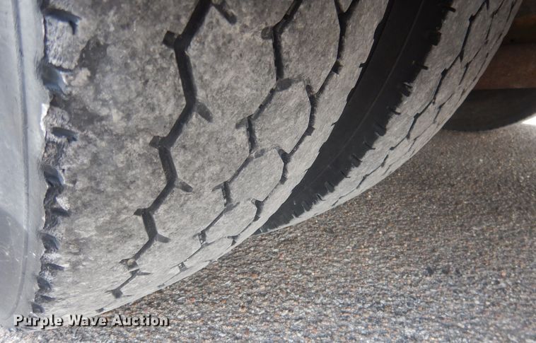 image for item HQ9524 2000 Thomas Built Saf-T-Liner  school bus