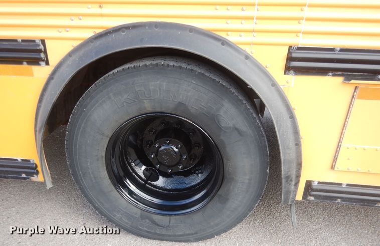 image for item HQ9524 2000 Thomas Built Saf-T-Liner  school bus