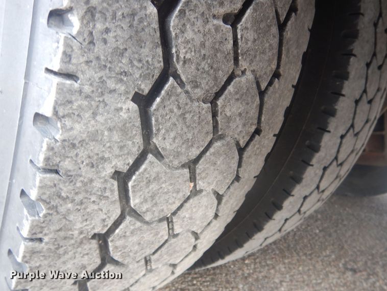 image for item HQ9524 2000 Thomas Built Saf-T-Liner  school bus