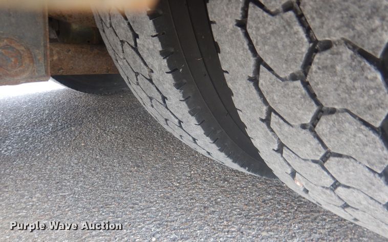 image for item HQ9524 2000 Thomas Built Saf-T-Liner  school bus