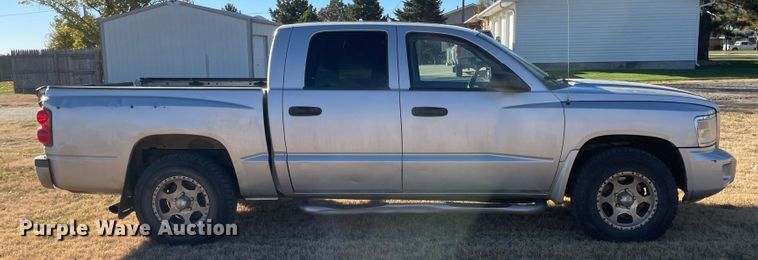 image for item JD9855 2008 Dodge Dakota  Crew Cab pickup truck