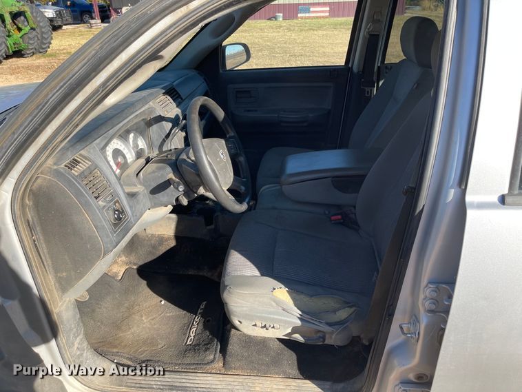 image for item JD9855 2008 Dodge Dakota  Crew Cab pickup truck