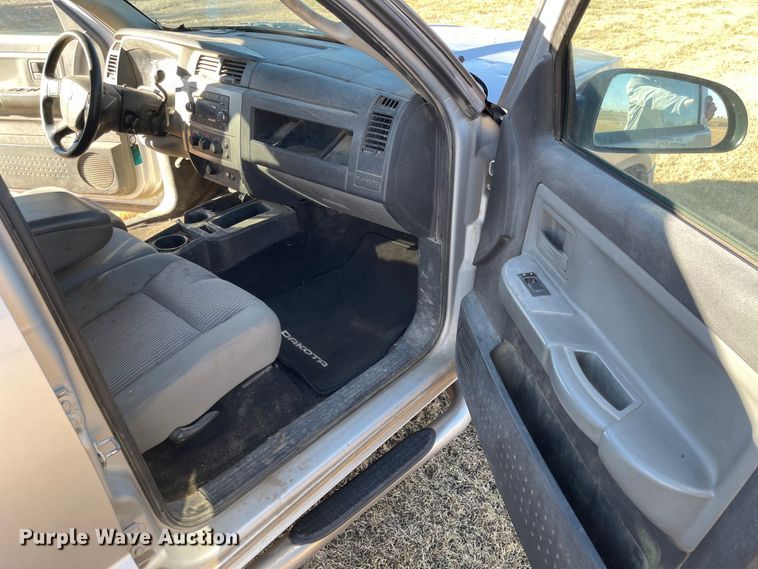 image for item JD9855 2008 Dodge Dakota  Crew Cab pickup truck