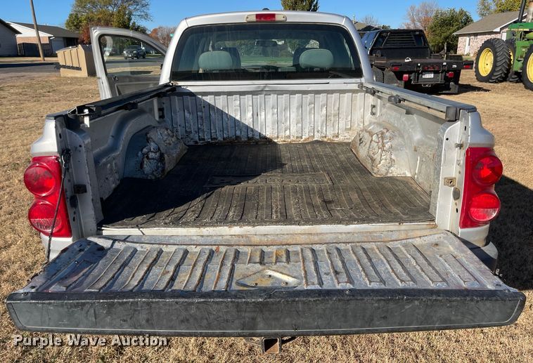 image for item JD9855 2008 Dodge Dakota  Crew Cab pickup truck