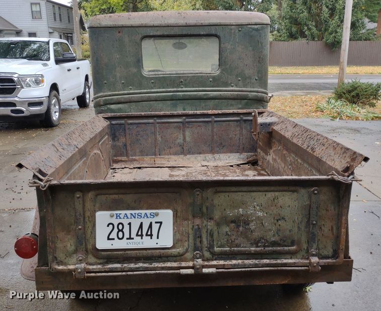 image for item JJ9998 1932 Ford 18  pickup truck