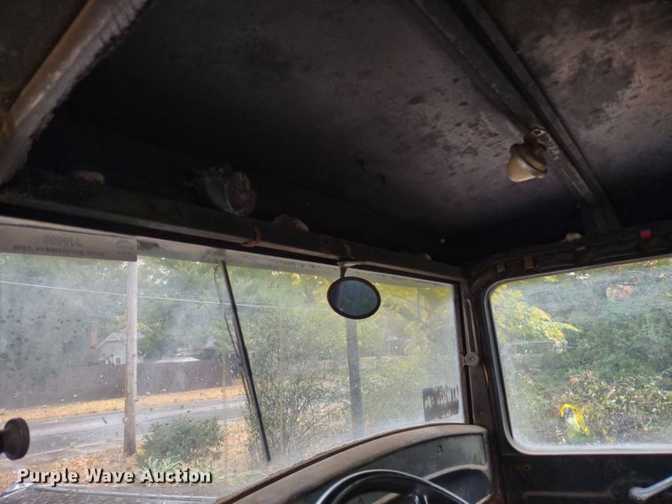 image for item JJ9998 1932 Ford 18  pickup truck