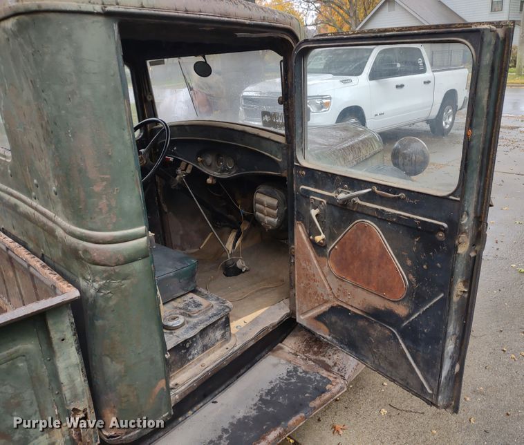 image for item JJ9998 1932 Ford 18  pickup truck