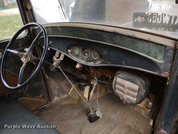 image for item JJ9998 1932 Ford 18  pickup truck