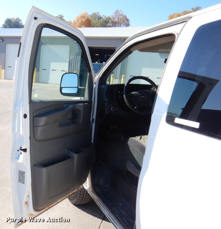 image for item JL9850 2014 Chevrolet Express 3500  van