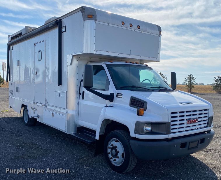 image for item JW9338 2005 GMC C5500  satellite broadcasting truck