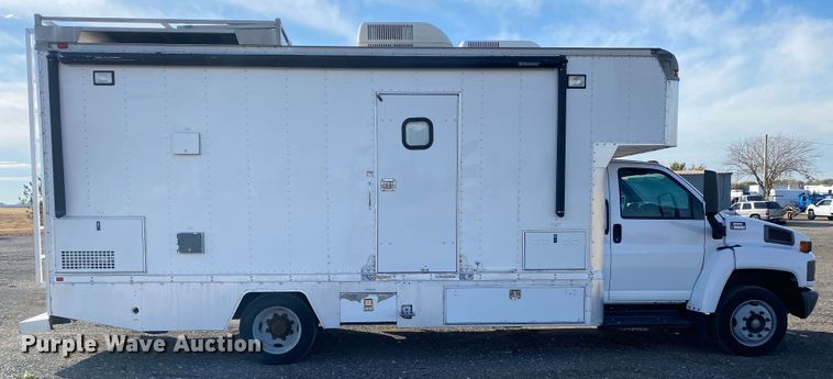 image for item JW9338 2005 GMC C5500  satellite broadcasting truck