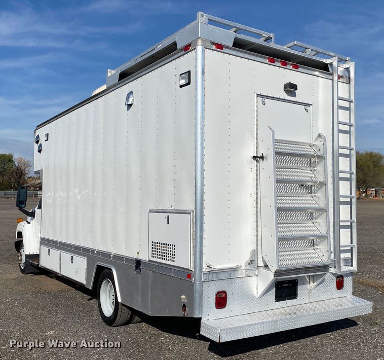 image for item JW9338 2005 GMC C5500  satellite broadcasting truck