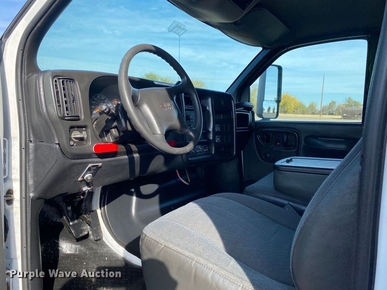 image for item JW9338 2005 GMC C5500  satellite broadcasting truck