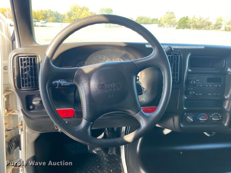 image for item JW9338 2005 GMC C5500  satellite broadcasting truck