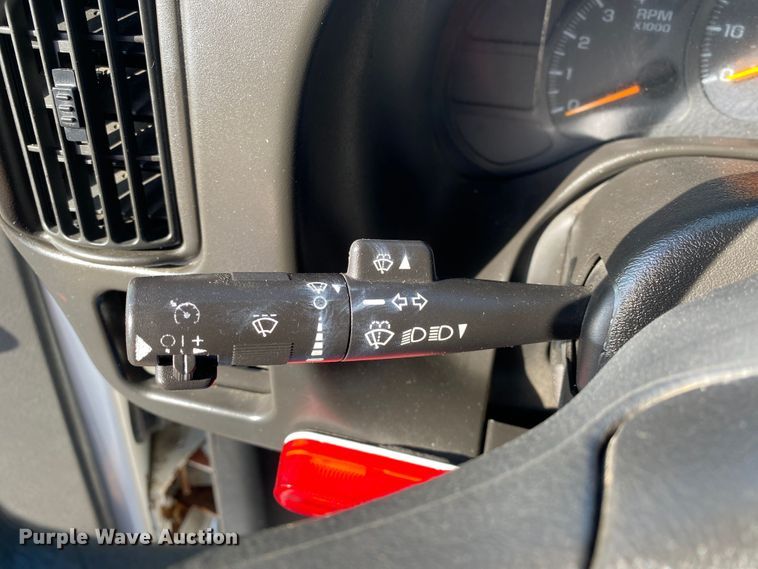 image for item JW9338 2005 GMC C5500  satellite broadcasting truck