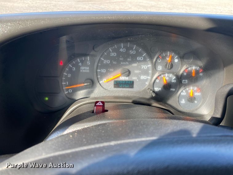 image for item JW9338 2005 GMC C5500  satellite broadcasting truck