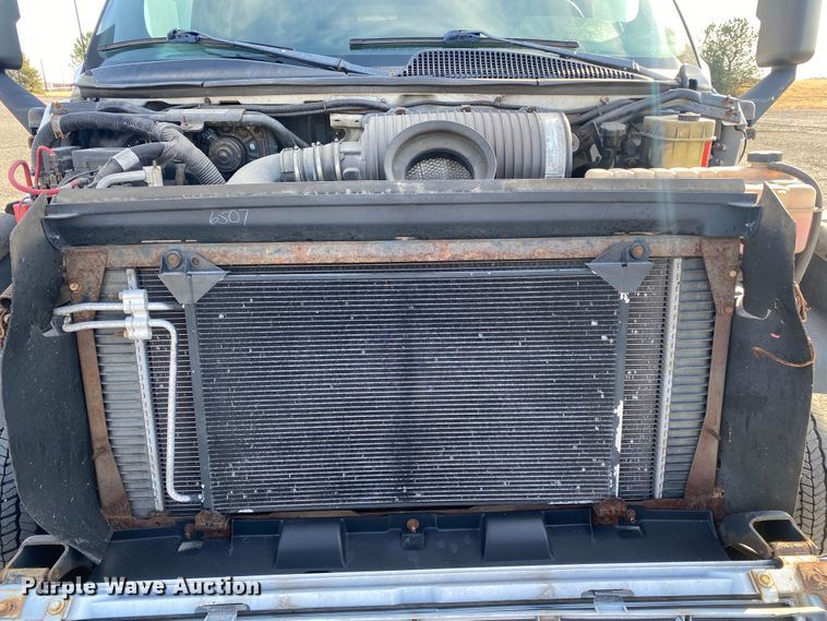 image for item JW9338 2005 GMC C5500  satellite broadcasting truck