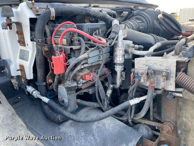 image for item JW9338 2005 GMC C5500  satellite broadcasting truck