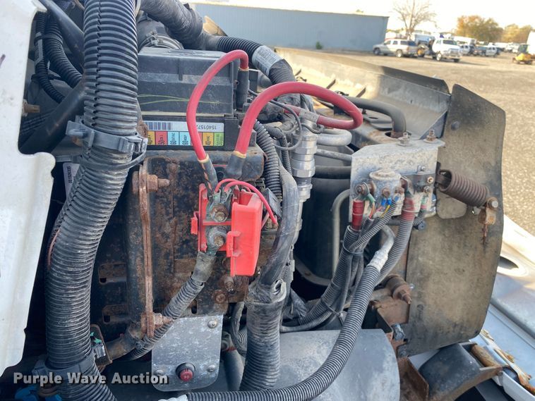 image for item JW9338 2005 GMC C5500  satellite broadcasting truck