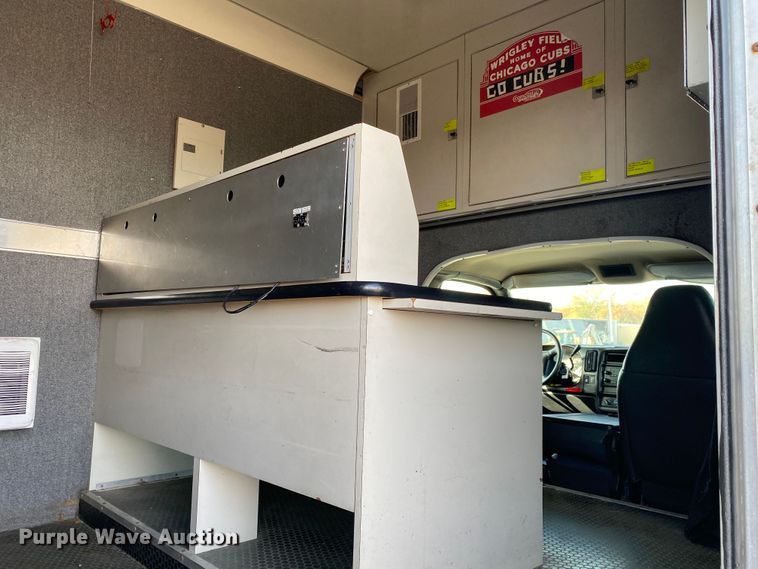 image for item JW9338 2005 GMC C5500  satellite broadcasting truck