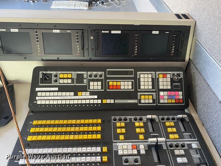 image for item JW9338 2005 GMC C5500  satellite broadcasting truck