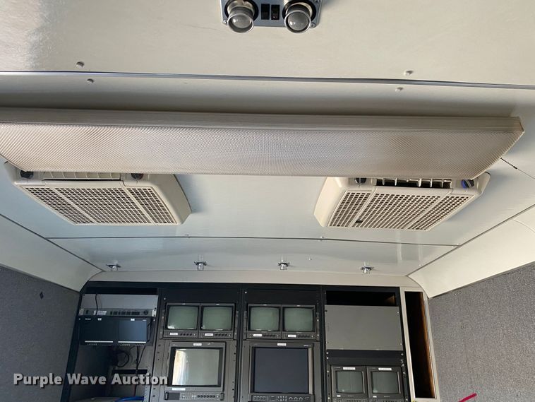 image for item JW9338 2005 GMC C5500  satellite broadcasting truck